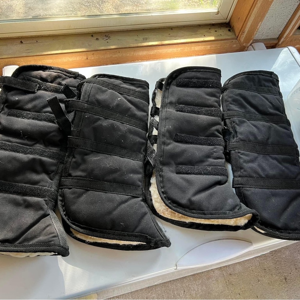 SOLD- Horse shipping boots (4)